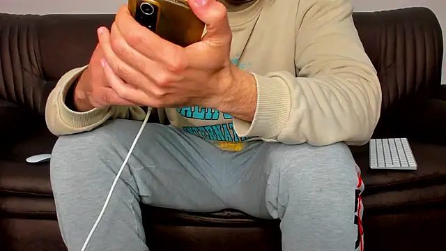 Snapshot of sexyhotmusclesforyou1 chatting on 03/17/25, 10:28 sexyhotmusclesforyou1 online show from 03/17/25, 10:28