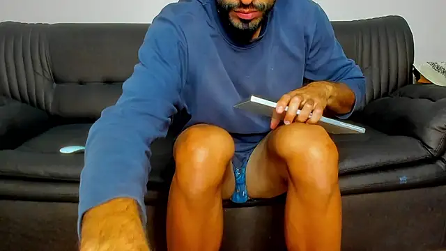 Snapshot of sexyhotmusclesforyou1 chatting on 11/05/25, 05:13 sexyhotmusclesforyou1 online show from 11/05/25, 05:13