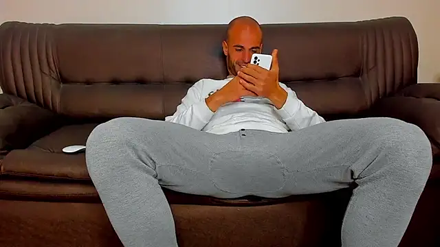 Snapshot of sexyhotmusclesforyou1 chatting on 02/20/26, 01:55 sexyhotmusclesforyou1 online show from 02/20/26, 01:55