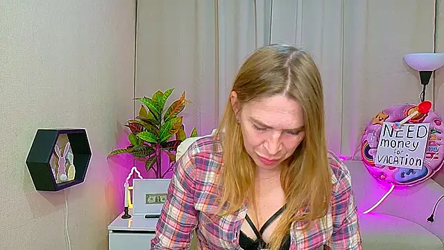 Snapshot of TessaDaybreak chatting on 05/26/26, 06:42 TessaDaybreak online show from 05/26/26, 06:42