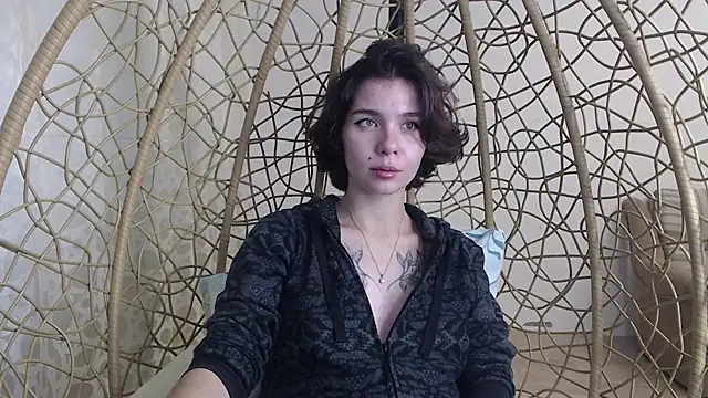 Snapshot of Anna-Sun chatting on 10/12/25, 04:28 Anna-Sun online show from 10/12/25, 04:28