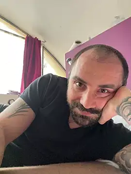 Snapshot of morfeoX chatting on 02/26/25, 01:30 morfeoX online show from 02/26/25, 01:30