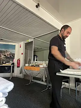 Snapshot of morfeoX chatting on 02/28/25, 01:25 morfeoX online show from 02/28/25, 01:25