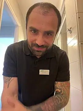 Snapshot of morfeoX chatting on 03/11/25, 10:07 morfeoX online show from 03/11/25, 10:07