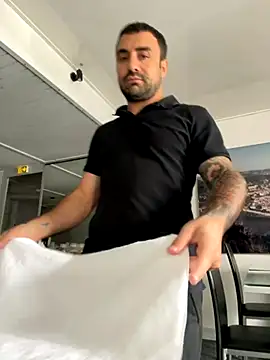 Snapshot of morfeoX chatting on 09/24/25, 11:46 morfeoX online show from 09/24/25, 11:46