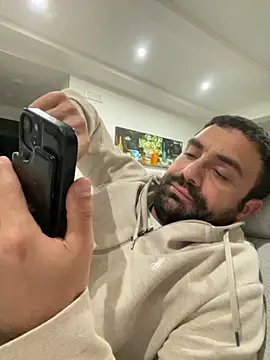 Snapshot of morfeoX chatting on 10/06/25, 10:18 morfeoX online show from 10/06/25, 10:18