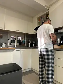 Snapshot of morfeoX chatting on 10/09/25, 06:00 morfeoX online show from 10/09/25, 06:00