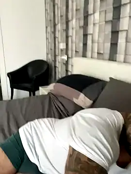 Snapshot of morfeoX chatting on 10/11/25, 01:42 morfeoX online show from 10/11/25, 01:42