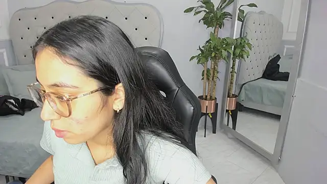 Snapshot of lucelly_15 chatting on 02/22/26, 11:53 lucelly 15 online show from 02/22/26, 11:53