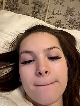 -Amora online show from 11/03/25, 12:17