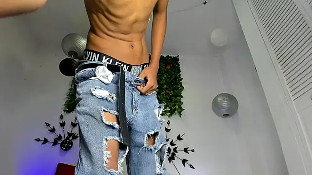 Snapshot of Calvin_Ford chatting on 02/26/25, 01:53 Calvin Ford online show from 02/26/25, 01:53