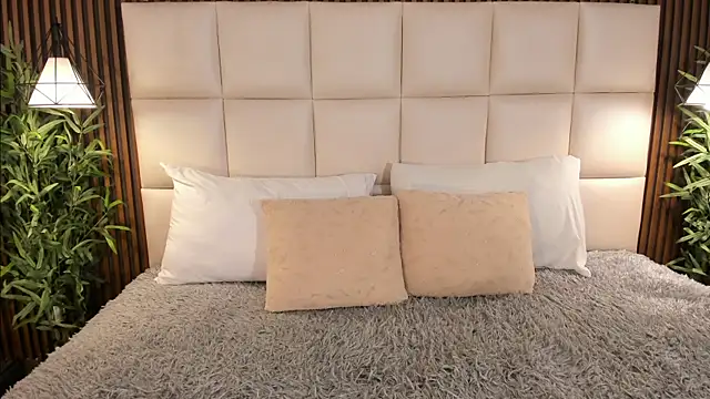 MelanieHillss online show from 03/12/26, 04:29