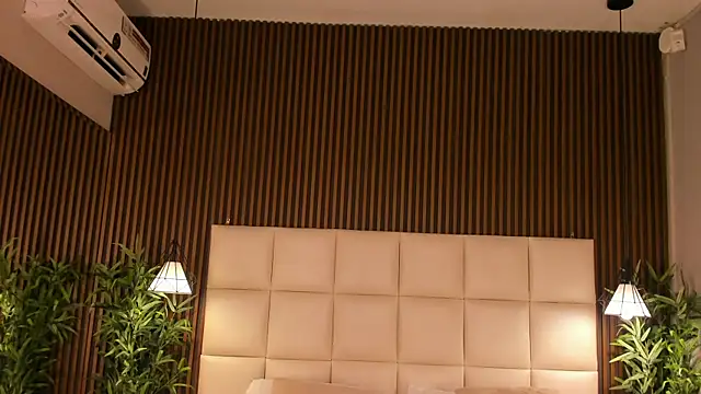 MelanieHillss online show from 04/07/26, 04:02