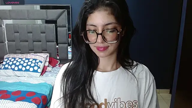 Snapshot of Violett_11 chatting on 03/15/25, 05:08 Violett 11 online show from 03/15/25, 05:08