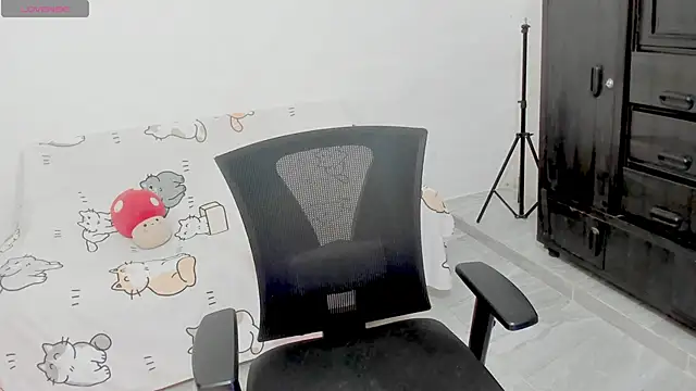 Naoko 7w7 online show from 11/26/25, 10:33