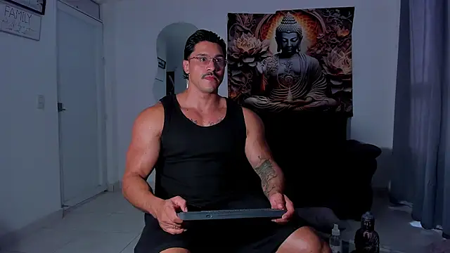 Valentino Dosantos  online show from 11/04/25, 08:19