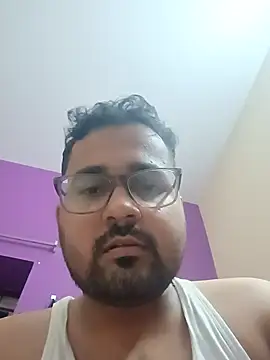 Snapshot of susthovai chatting on 11/26/25, 03:24 susthovai online show from 11/26/25, 03:24