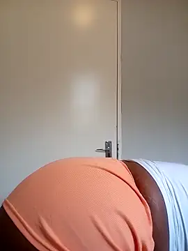 Snapshot of PinkMagic chatting on 04/13/26, 09:15 PinkMagic online show from 04/13/26, 09:15