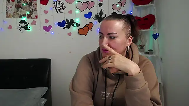 DianaMGG online show from 02/28/25, 09:04