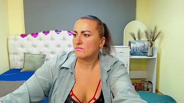 DianaMGG online show from 10/11/25, 05:39