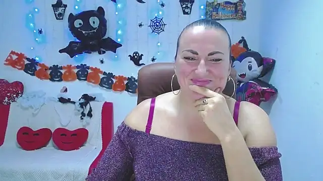 DianaMGG online show from 10/21/25, 05:24