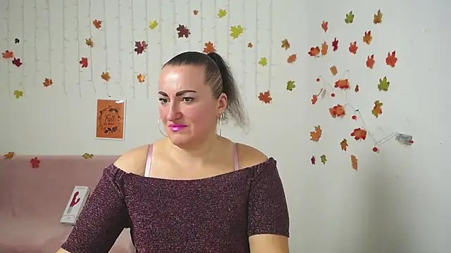 Snapshot of DianaMGG chatting on 11/22/25, 06:29 DianaMGG online show from 11/22/25, 06:29