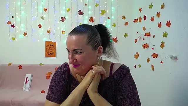 DianaMGG online show from 11/25/25, 06:46