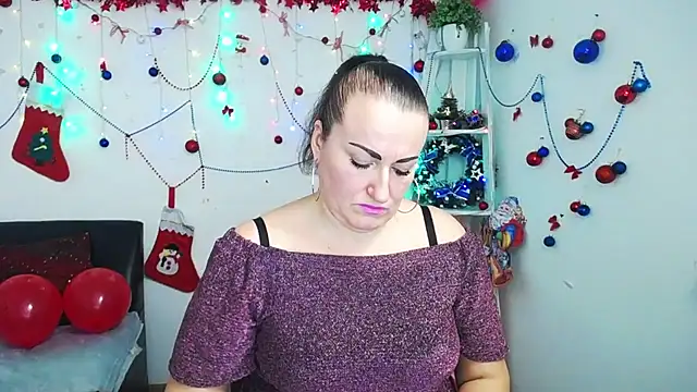 Snapshot of DianaMGG chatting on 12/22/25, 06:27 DianaMGG online show from 12/22/25, 06:27