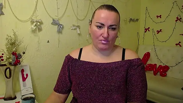 Snapshot of DianaMGG chatting on 01/13/26, 06:40 DianaMGG online show from 01/13/26, 06:40