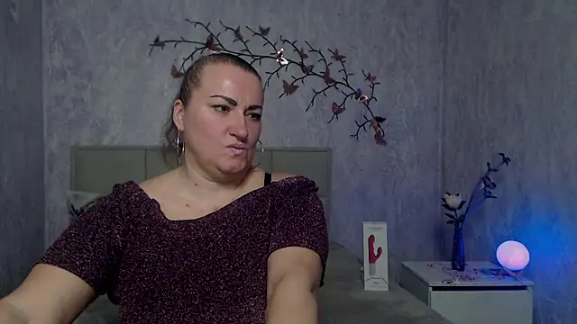 Snapshot of DianaMGG chatting on 02/25/26, 06:12 DianaMGG online show from 02/25/26, 06:12