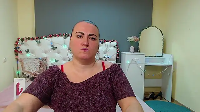 Snapshot of DianaMGG chatting on 03/06/26, 06:48 DianaMGG online show from 03/06/26, 06:48