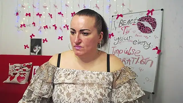 Snapshot of DianaMGG chatting on 03/26/26, 06:30 DianaMGG online show from 03/26/26, 06:30