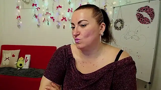 Snapshot of DianaMGG chatting on 04/02/26, 06:33 DianaMGG online show from 04/02/26, 06:33