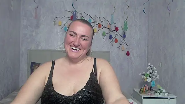 Snapshot of DianaMGG chatting on 04/13/26, 11:27 DianaMGG online show from 04/13/26, 11:27