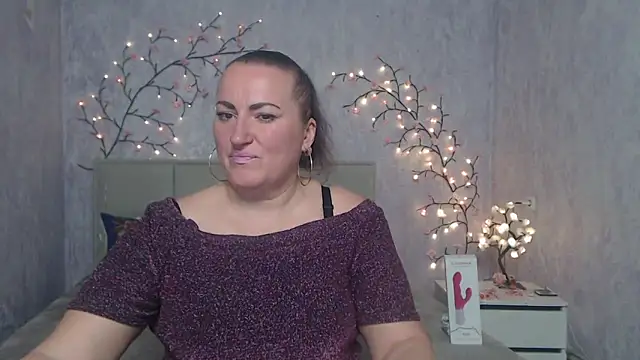 Snapshot of DianaMGG chatting on 04/15/26, 05:58 DianaMGG online show from 04/15/26, 05:58