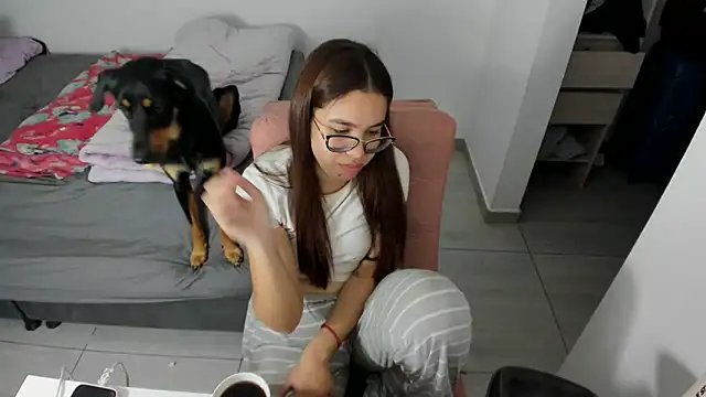 Snapshot of Greciaruiz_ chatting on 04/28/26, 02:27 Greciaruiz online show from 04/28/26, 02:27