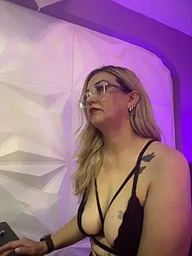 Azaahara  online show from 02/26/26, 02:05