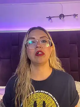 Snapshot of Azaahara_ chatting on 03/18/26, 12:30 Azaahara online show from 03/18/26, 12:30