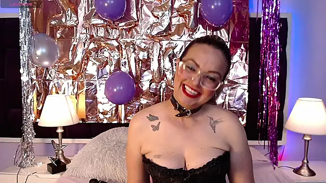 Snapshot of Azaahara_ chatting on 03/31/26, 01:22 Azaahara online show from 03/31/26, 01:22