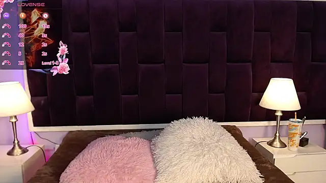 Snapshot of Azaahara_ chatting on 04/11/26, 12:42 Azaahara online show from 04/11/26, 12:42