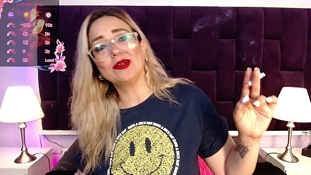 Snapshot of Azaahara_ chatting on 04/20/26, 12:52 Azaahara online show from 04/20/26, 12:52