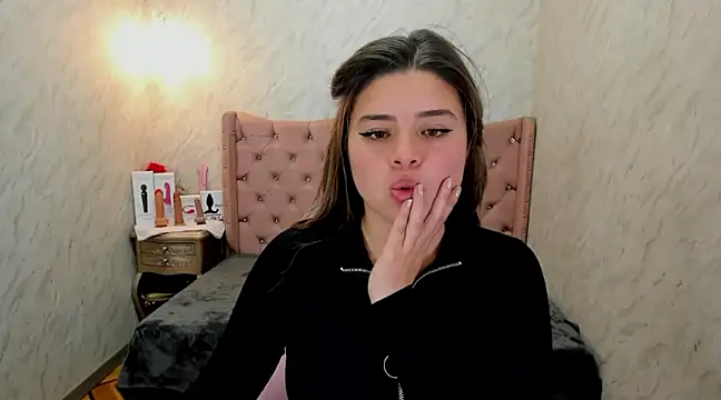 Snapshot of Lianngrace chatting on 02/22/25, 08:09 Lianngrace online show from 02/22/25, 08:09