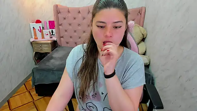 Snapshot of Lianngrace chatting on 11/04/25, 02:05 Lianngrace online show from 11/04/25, 02:05