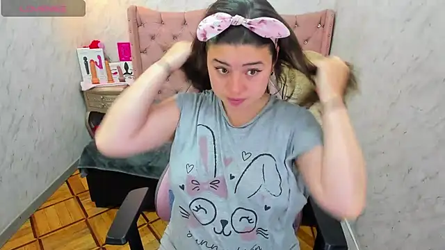 Snapshot of Lianngrace chatting on 11/21/25, 02:38 Lianngrace online show from 11/21/25, 02:38