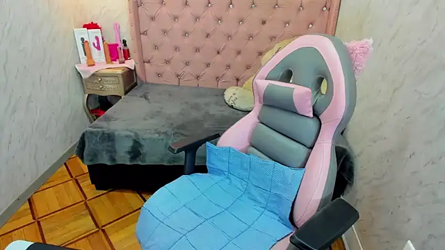 Snapshot of Lianngrace chatting on 03/19/26, 02:21 Lianngrace online show from 03/19/26, 02:21