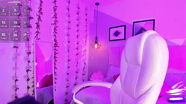 Bella walker  online show from 11/14/25, 08:07