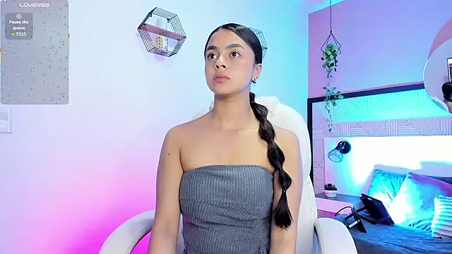 Bella walker  online show from 02/04/26, 08:14