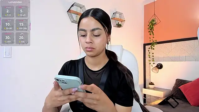 Bella walker  online show from 03/05/26, 08:27