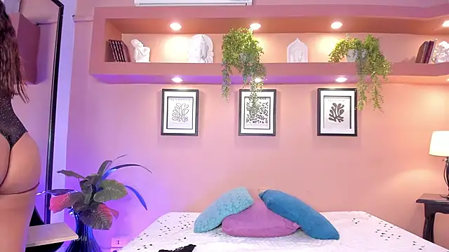 Snapshot of SofiaBennett_ chatting on 03/08/25, 12:20 SofiaBennett online show from 03/08/25, 12:20