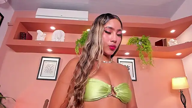 Snapshot of SofiaBennett_ chatting on 12/04/25, 12:25 SofiaBennett online show from 12/04/25, 12:25